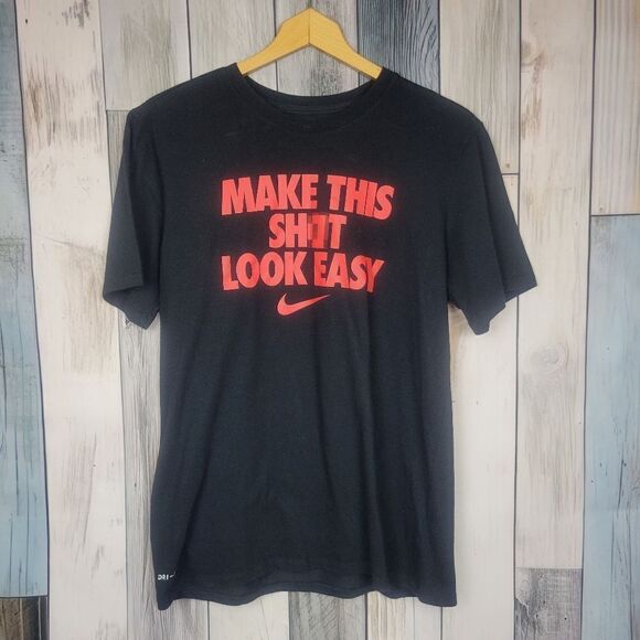 Nike Black Red Short Sleeve T-shirt Size Medium - Picture 1 of 5